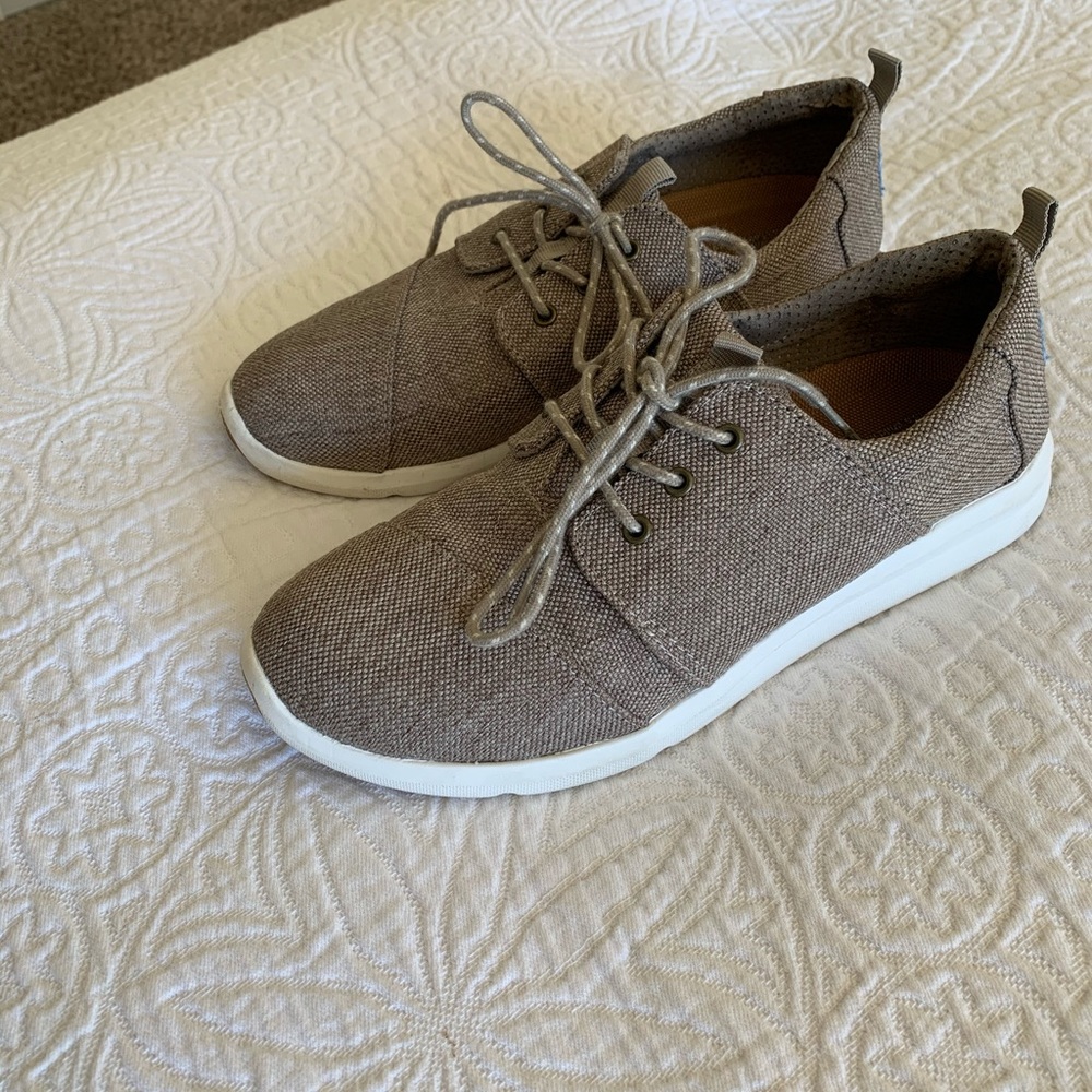 Toms Shoes
